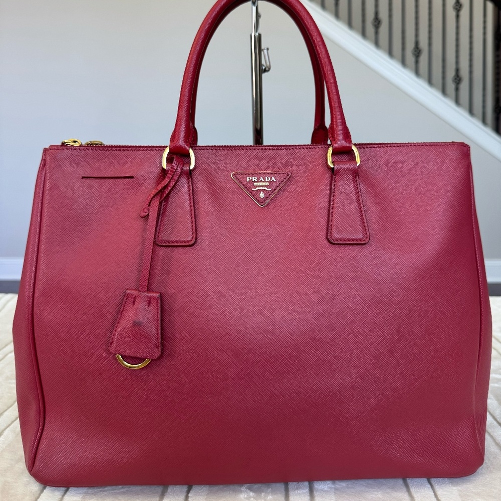 Saffiano Large Galleria Double Zip Tote Fuoco